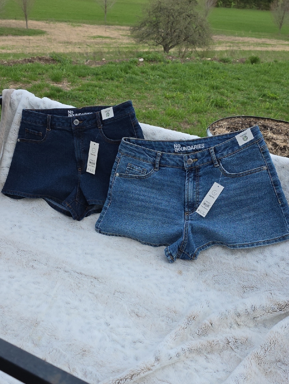 No Boundaries High Rise Denim Mom Shorts Duo Size 10
